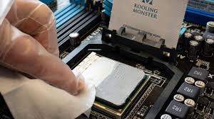 How to Remove Thermal Paste from Your CPU and Heatsink